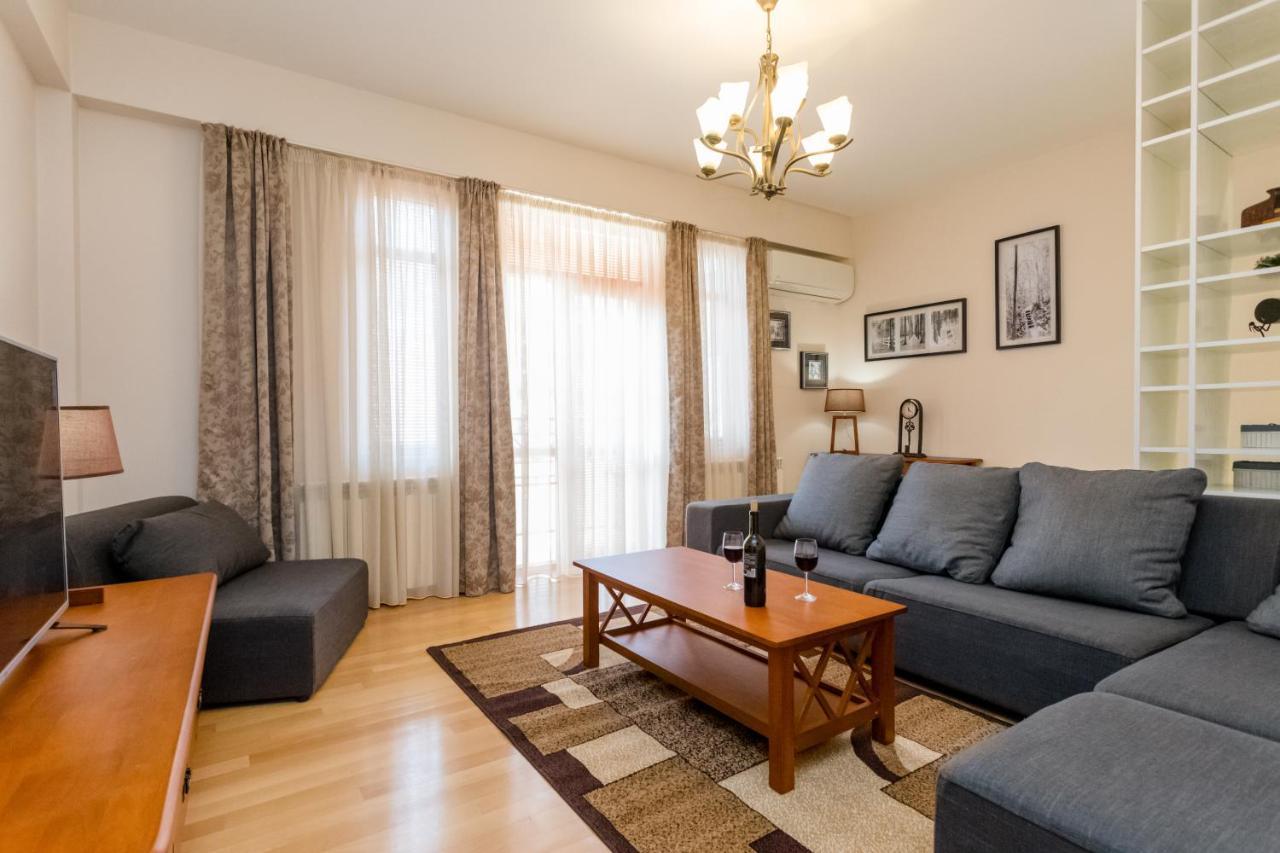 Downtown Two-Bedroom Apartment Ll Tbilisi Exterior photo