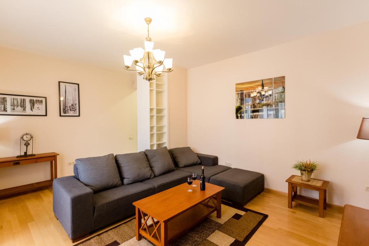 Downtown Two-Bedroom Apartment Ll Tbilisi Exterior photo